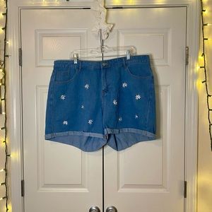 High waist shorts with daisies by SHEIN - Size 18